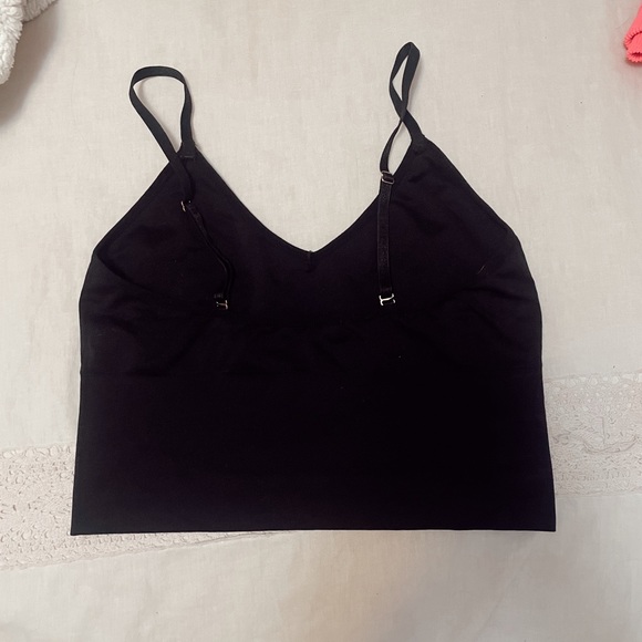 BLACK CROPPED TANK - Picture 2 of 3